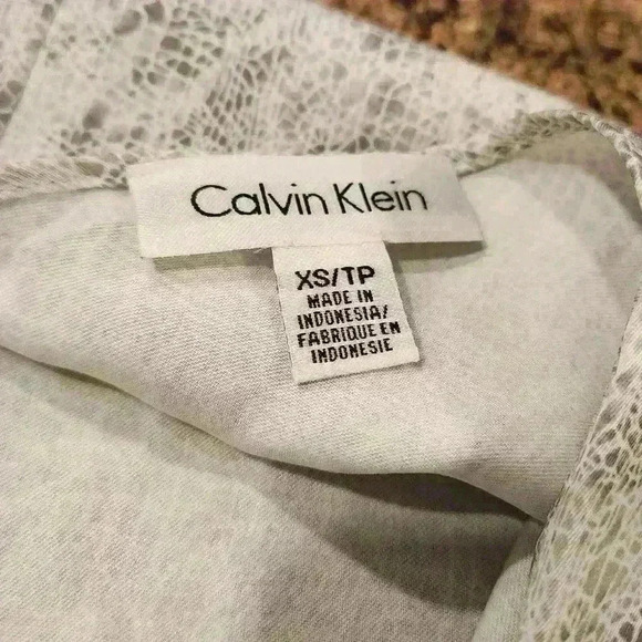 Women's Calvin Klein Reptile Pattern Gray Blouse Sz XS $59 - Picture 6 of 10